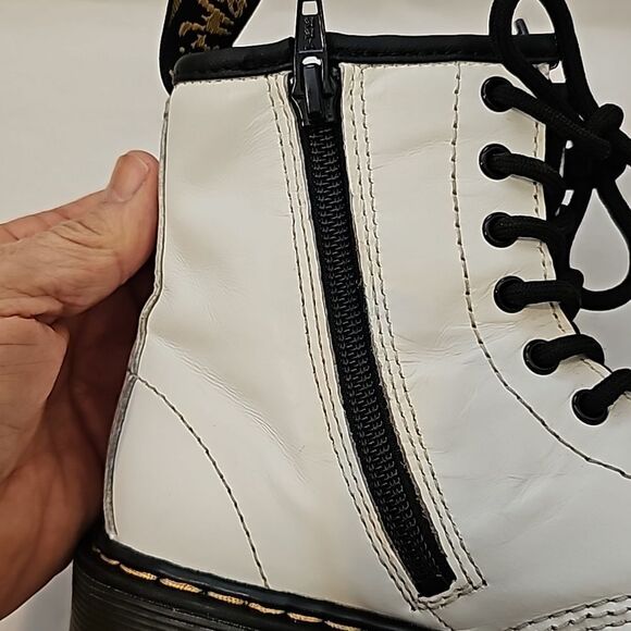 GIRLS Dr. Martens 1460 Boot White Leather size 2 - Picture 5 of 7